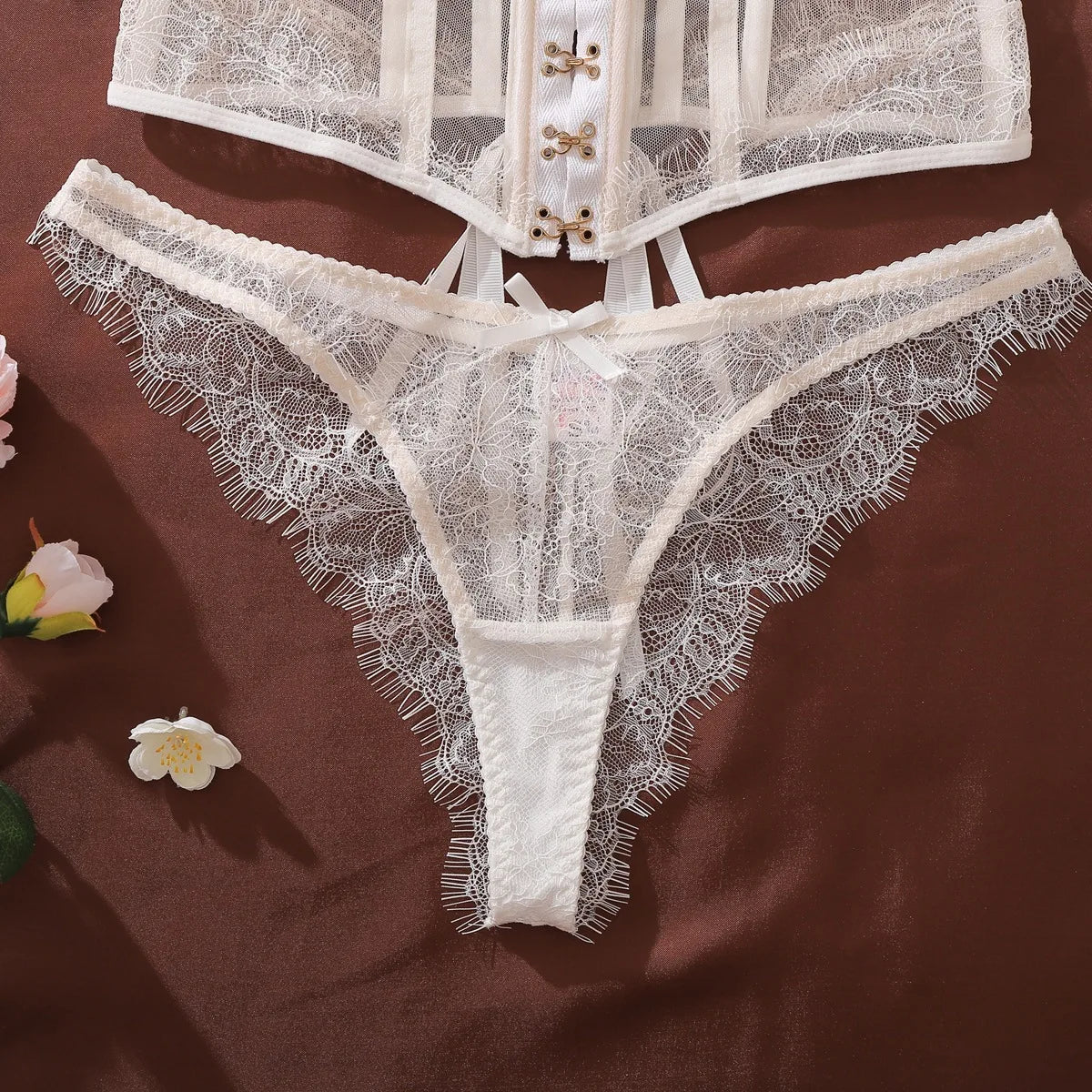 Toucheart Erotic Lingerie New French Style Lace Suspender See-through Gather Together Women Sexy Thin Pure Desire Underwear Set