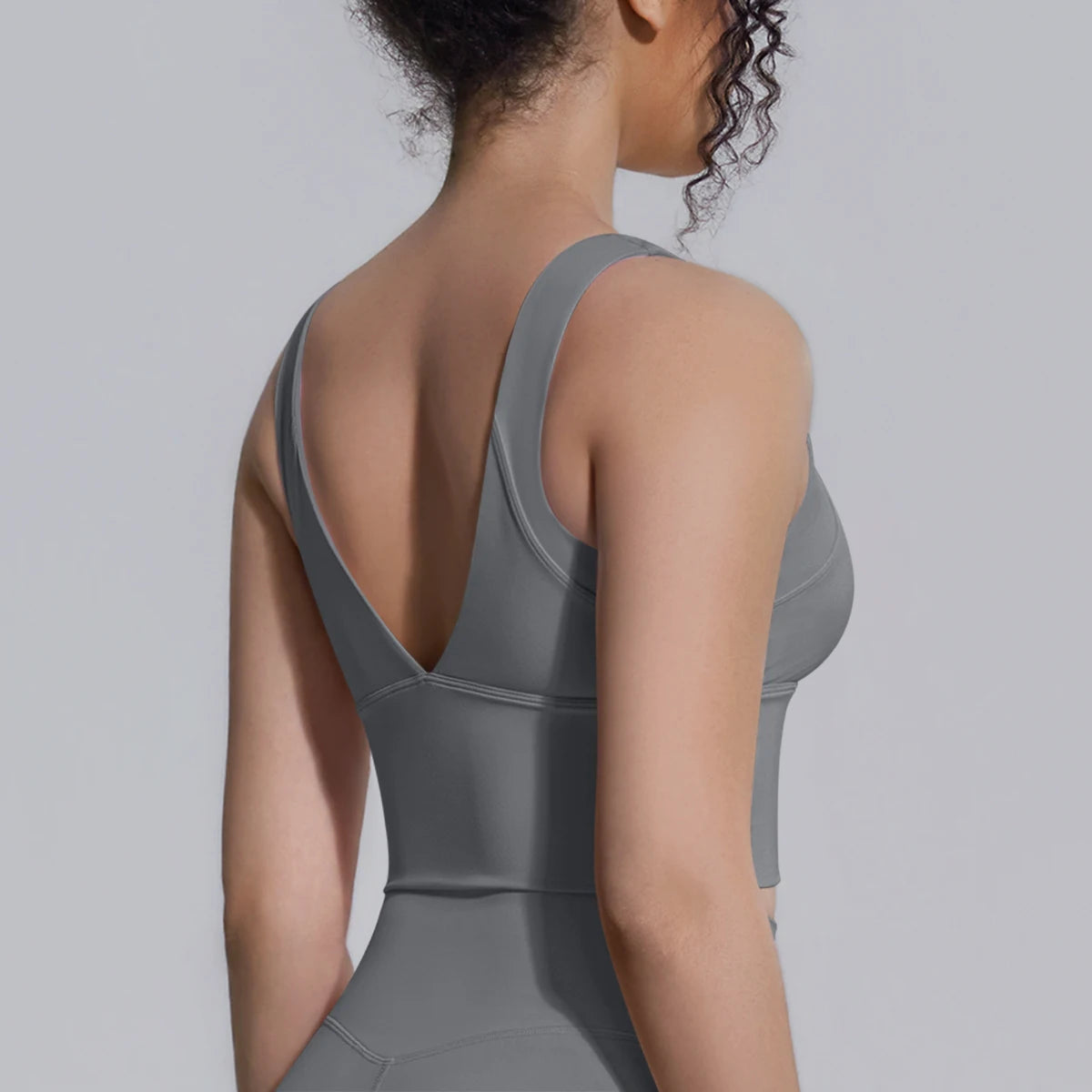 Women Summer Yoga Bra Underwear Shockproof Bra Sports Running Beautiful Back V Shaped Fitness Yoga Tank Top Bra with Chest Pad 