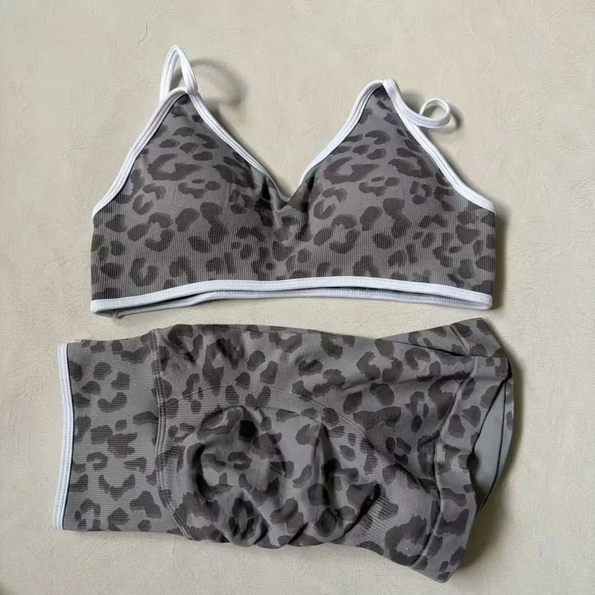 LOGO 2pcs High Quality Yoga SetNew Leopard Print Sports Underwear, Shockproof Butt Lift Workout Sports Trousers Women Activewear