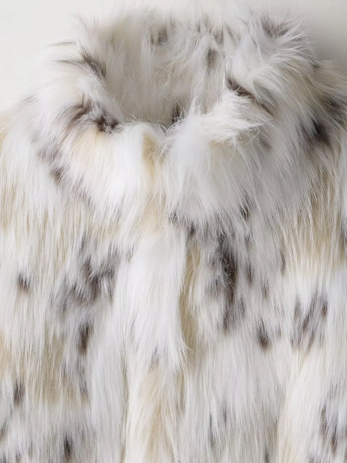 Short Stand Faux Fur Jacket White Loose Luxury Plush Coat Stylish Long Sleeves Women's Furry Jacket Winter New Fluffy Outerwears