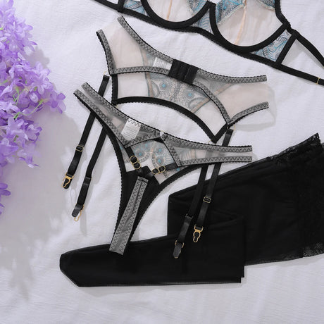Ladies' New Fashionable and Sexy Lace Embroidered Western Region Style Luxury and Beautiful Underwear and Underwear 4-piece Set