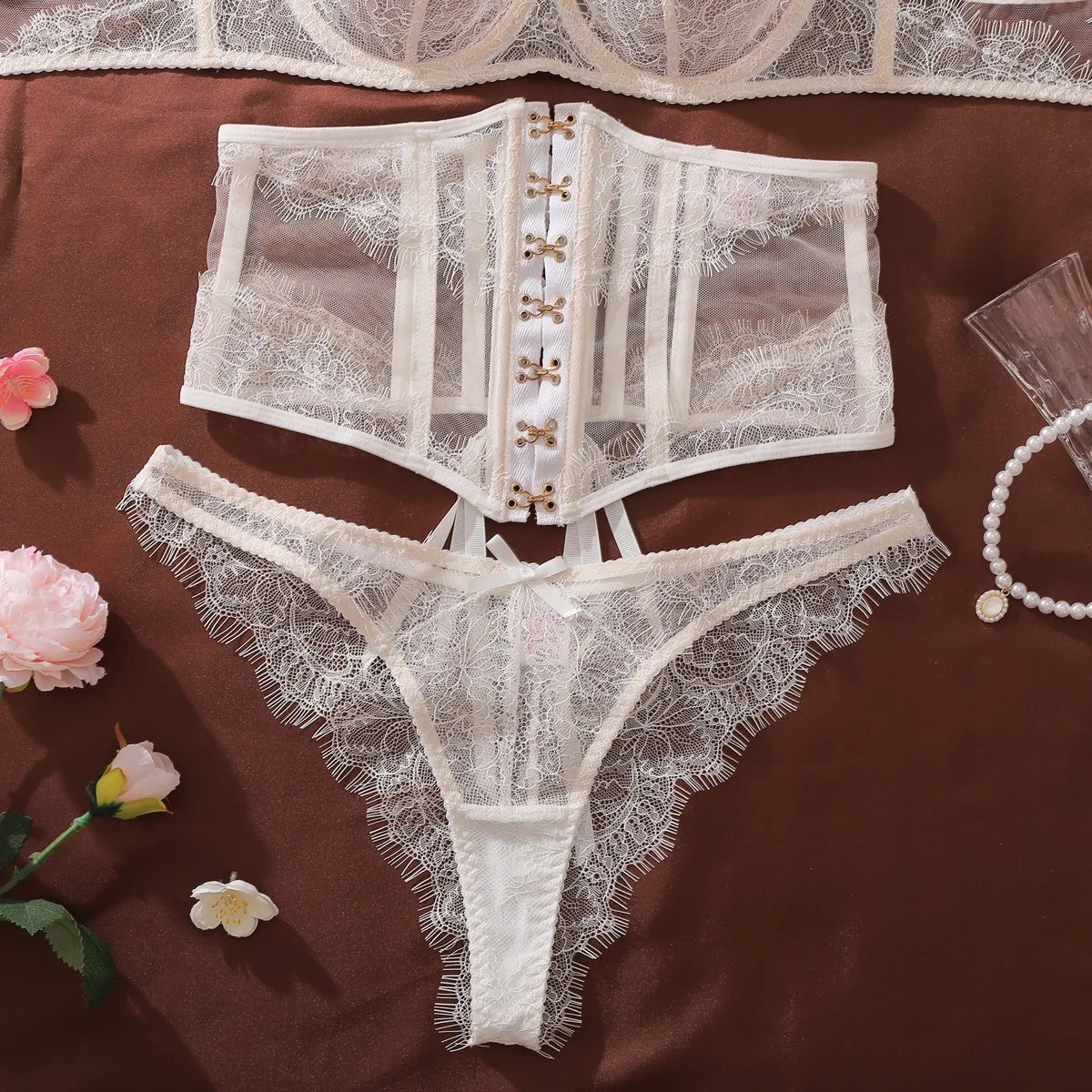 Toucheart Erotic Lingerie New French Style Lace Suspender See-through Gather Together Women Sexy Thin Pure Desire Underwear Set
