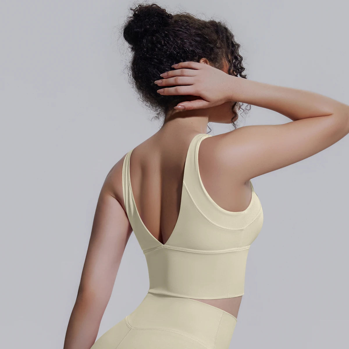 Women Summer Yoga Bra Underwear Shockproof Bra Sports Running Beautiful Back V Shaped Fitness Yoga Tank Top Bra with Chest Pad ﻿