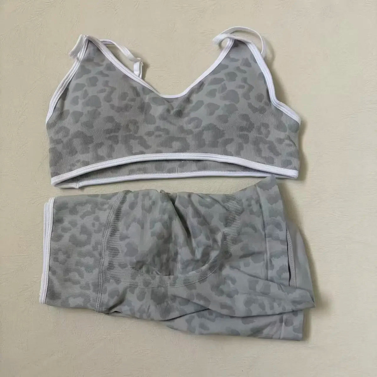 LOGO 2pcs High Quality Yoga SetNew Leopard Print Sports Underwear, Shockproof Butt Lift Workout Sports Trousers Women Activewear