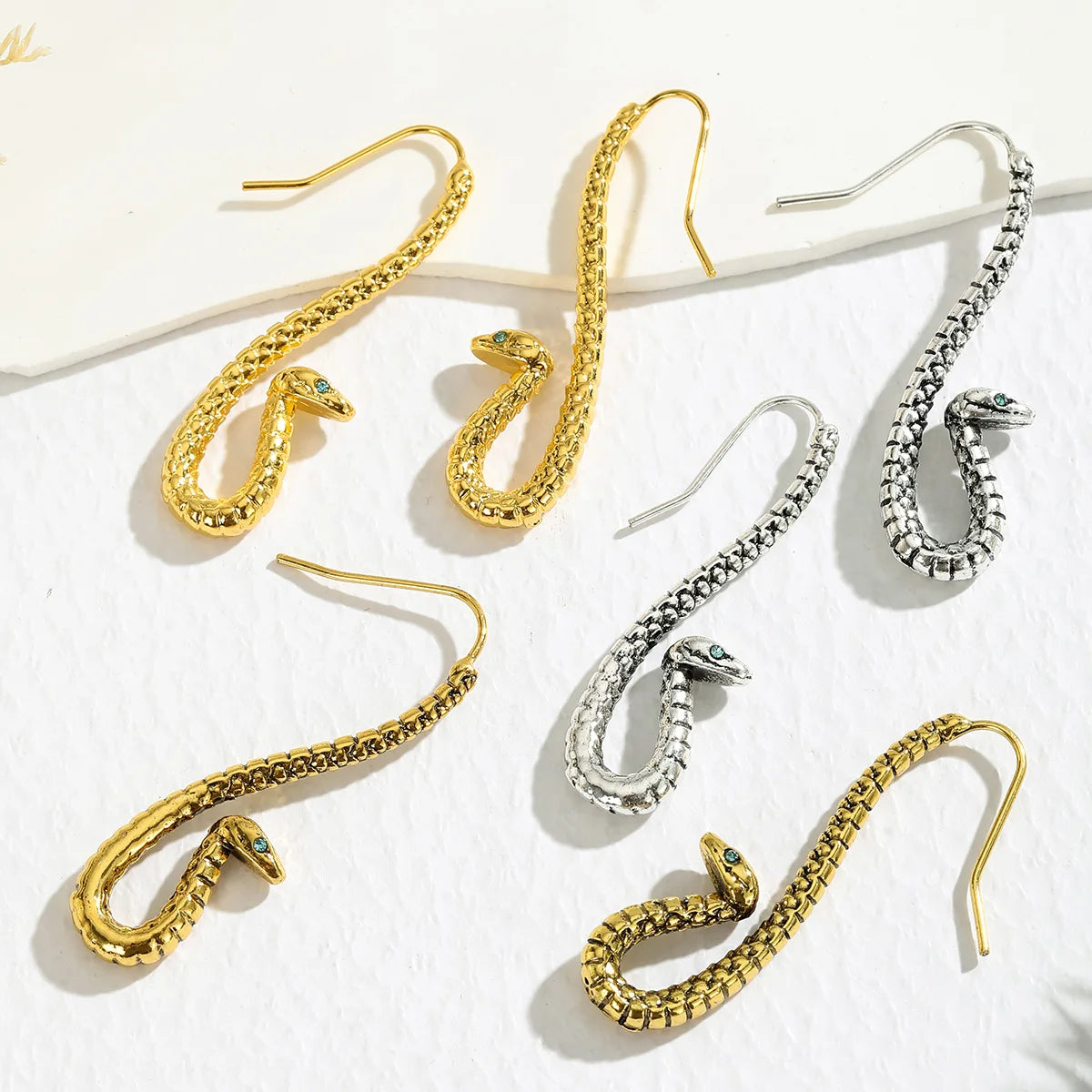 A Pair of Fashionable and Creative Personalized Snake-shaped Earrings, Exaggerated Zodiac Snake Earrings