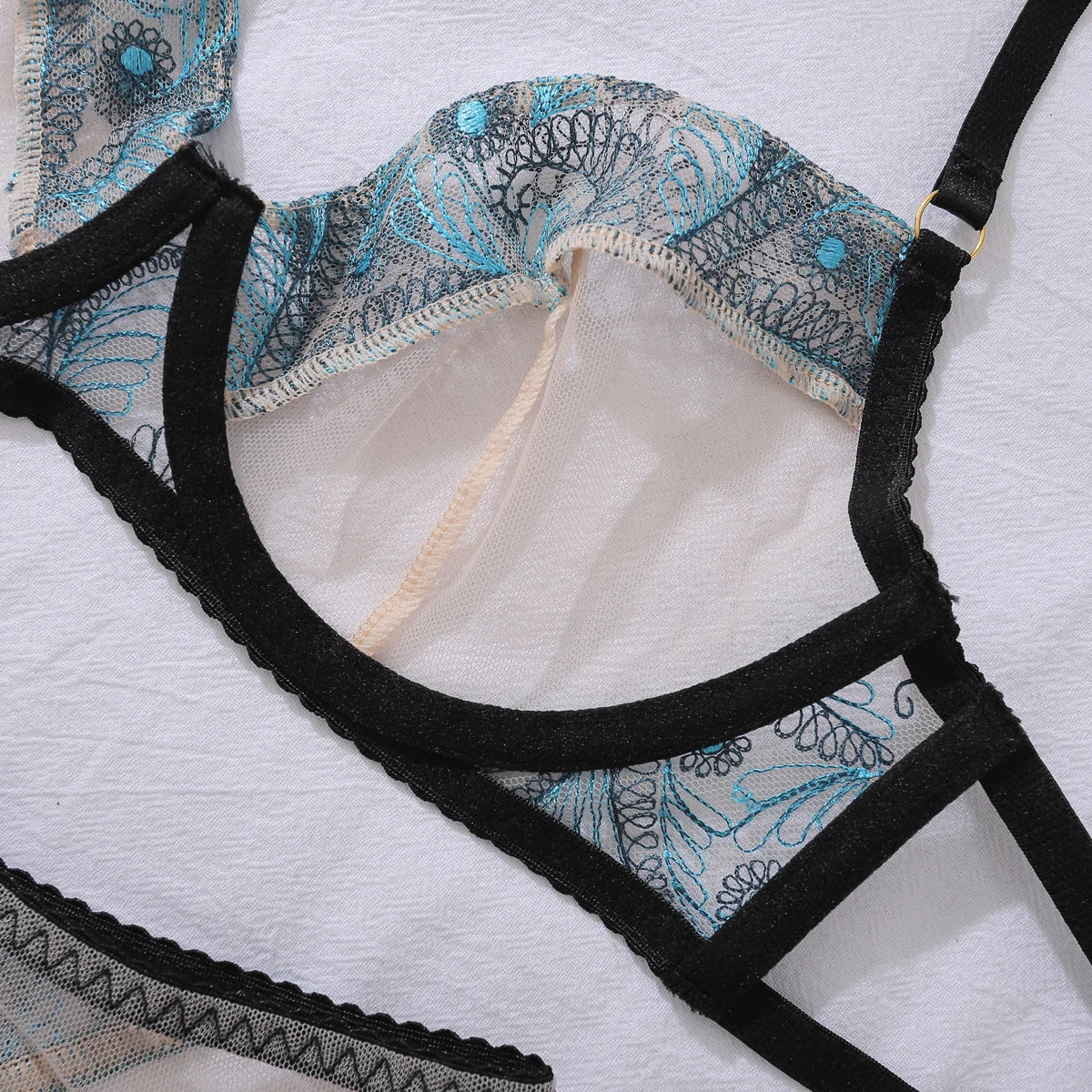 Ladies' New Fashionable and Sexy Lace Embroidered Western Region Style Luxury and Beautiful Underwear and Underwear 4-piece Set