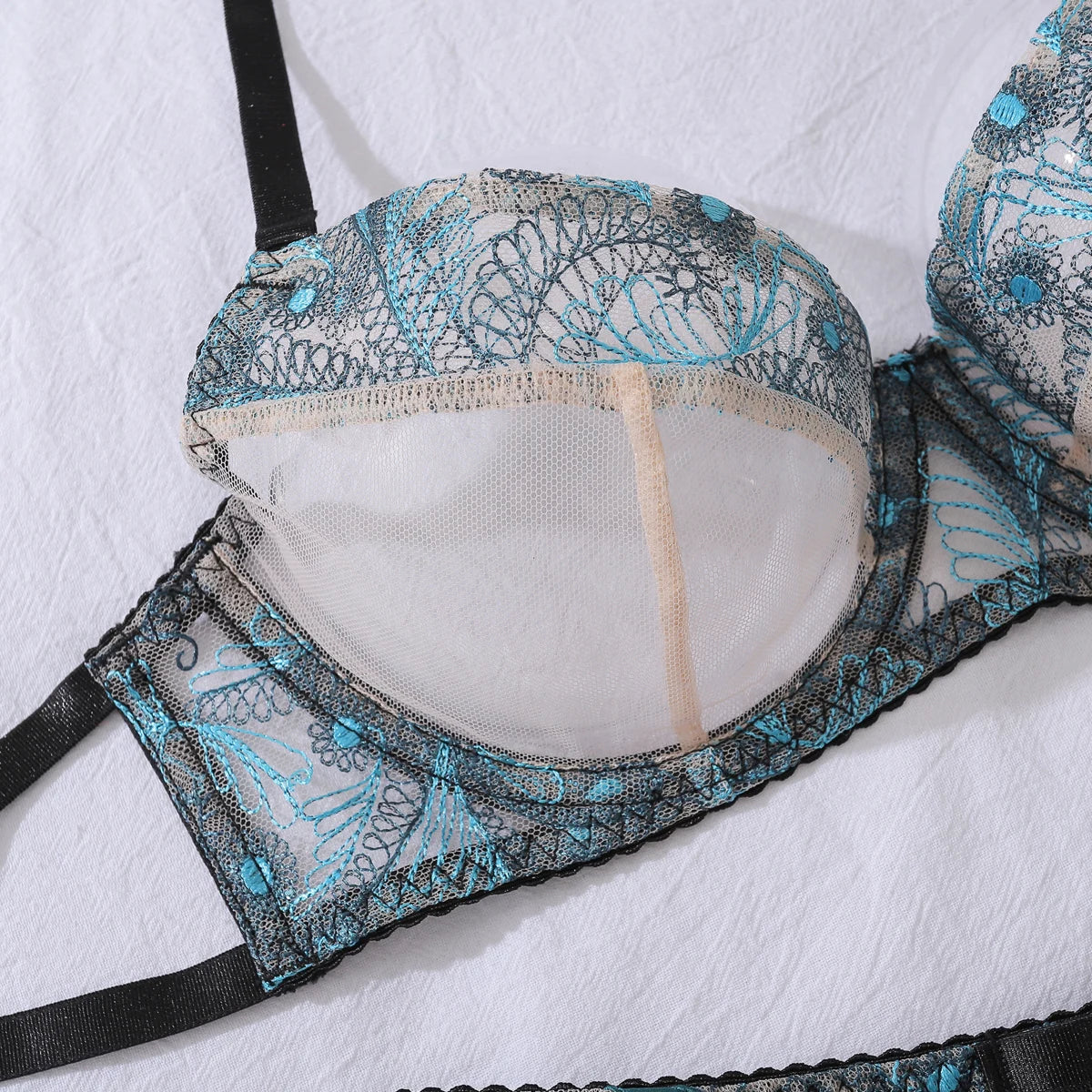 Ladies' New Fashionable and Sexy Lace Embroidered Western Region Style Luxury and Beautiful Underwear and Underwear 4-piece Set
