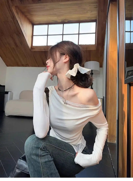 Lace Splice Asymmetrical Shoulder Long Sleeve T-Shirt Women's Slim Fit White Top for Autumn Winter Commute Casual Wear