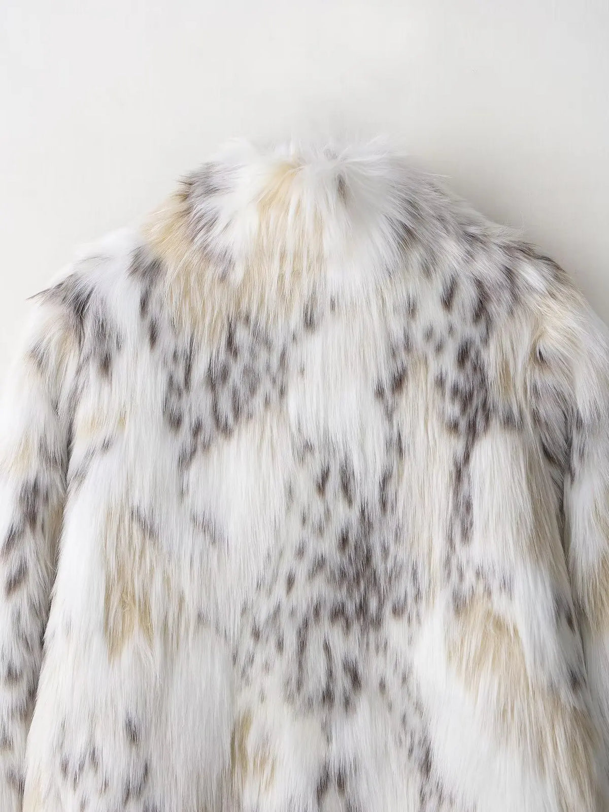 Short Stand Faux Fur Jacket White Loose Luxury Plush Coat Stylish Long Sleeves Women's Furry Jacket Winter New Fluffy Outerwears