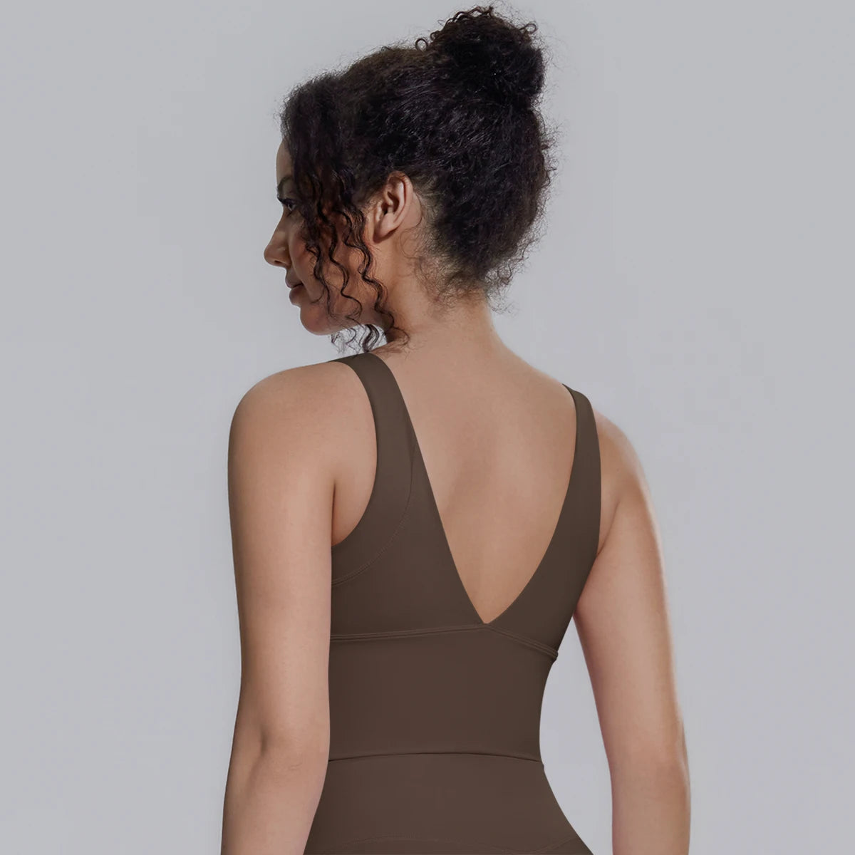 Women Summer Yoga Bra Underwear Shockproof Bra Sports Running Beautiful Back V Shaped Fitness Yoga Tank Top Bra with Chest Pad ﻿