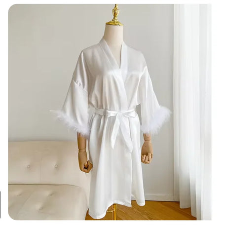 White Bride Wedding Robe with Feathers Women Satin Peignoir Sexy Bridesmids Kimono Gowns Short Bathrobe Bridal Intimate Lingerie