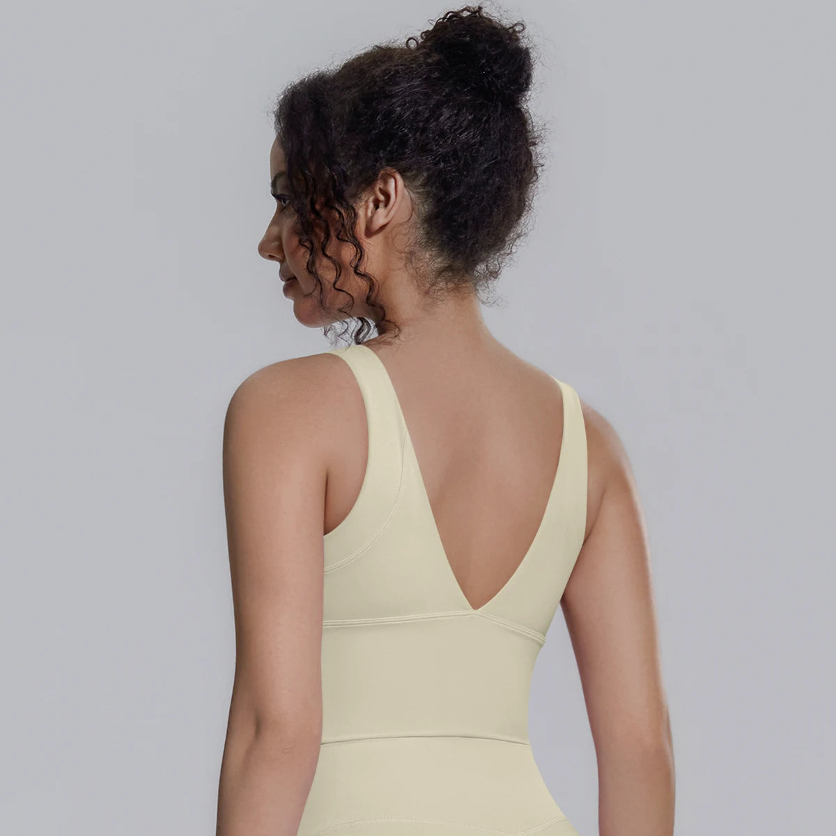 Women Summer Yoga Bra Underwear Shockproof Bra Sports Running Beautiful Back V Shaped Fitness Yoga Tank Top Bra with Chest Pad ﻿