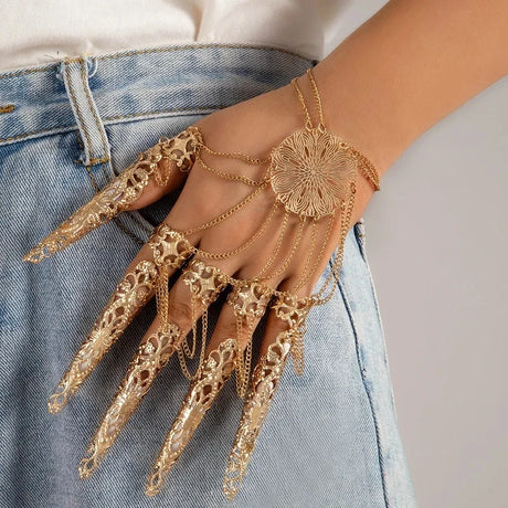 Gothic Exquisite Pattern Finger Bracelet for Women Vintage Hollow Out Metal Nail Tassel Chain Punk Accessories Fashion Jewelry