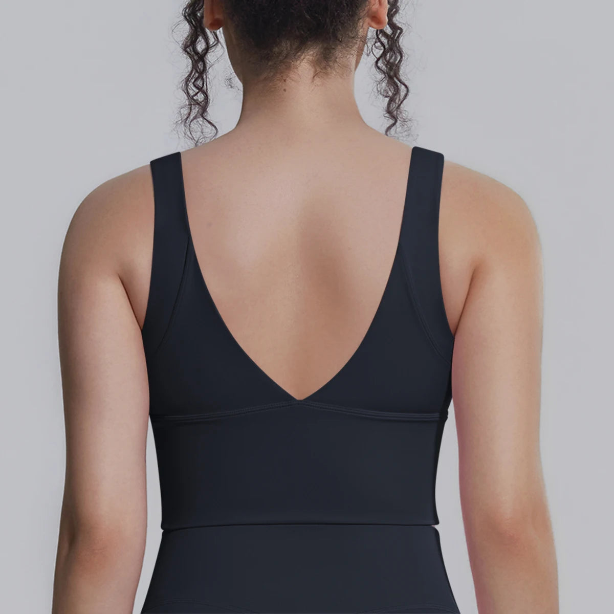 Women Summer Yoga Bra Underwear Shockproof Bra Sports Running Beautiful Back V Shaped Fitness Yoga Tank Top Bra with Chest Pad ﻿