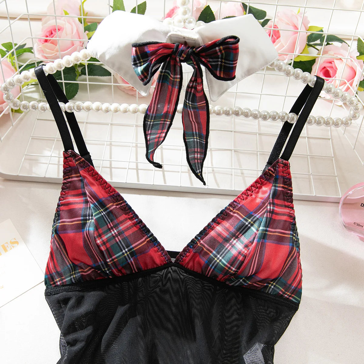 Toucheart Halloween Maid Costume Cosplay Red Plaid Uniform with Net Sock Slim Skirt Interesting Seductive Romantic Underwear Set